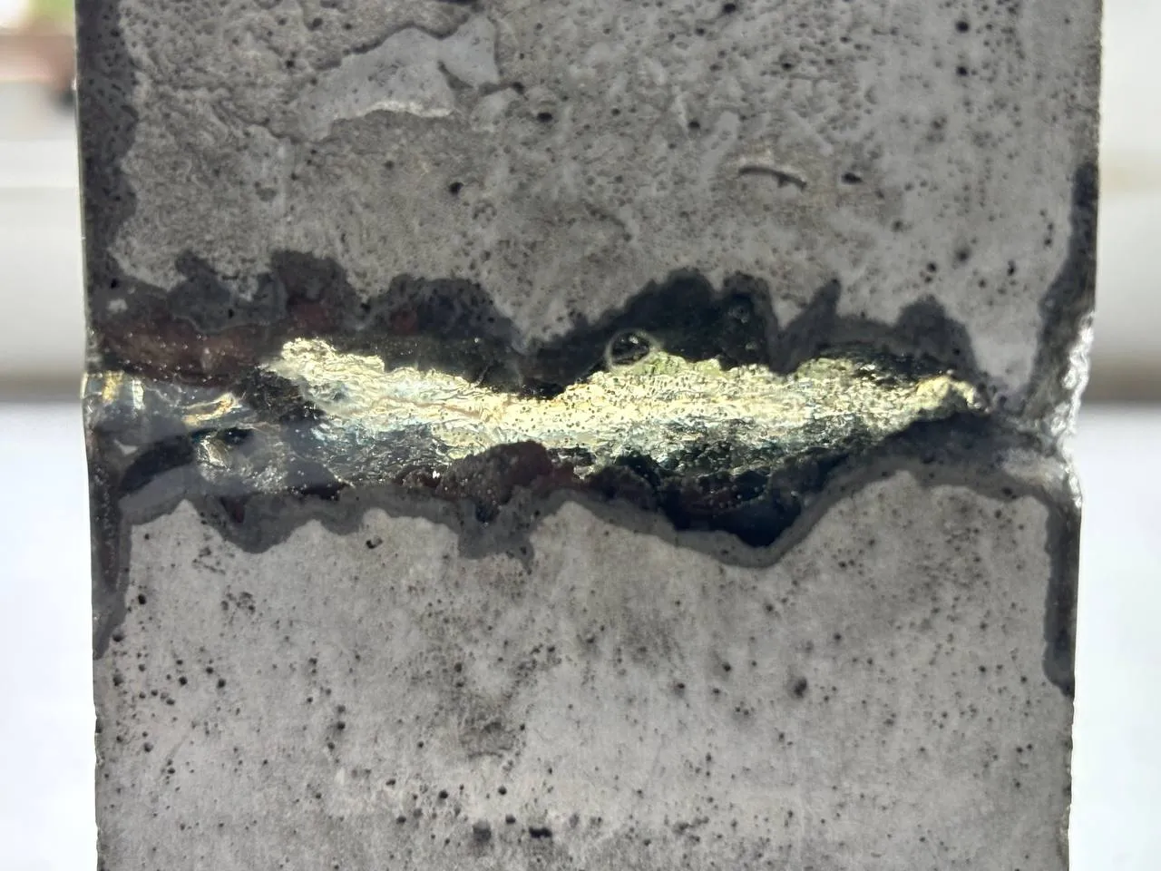 Here I used sticky tape to create a chamber for the resin